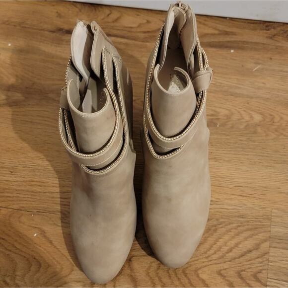 Jennifer Lopez High Heel Ankle Boots - Picture 5 of 7